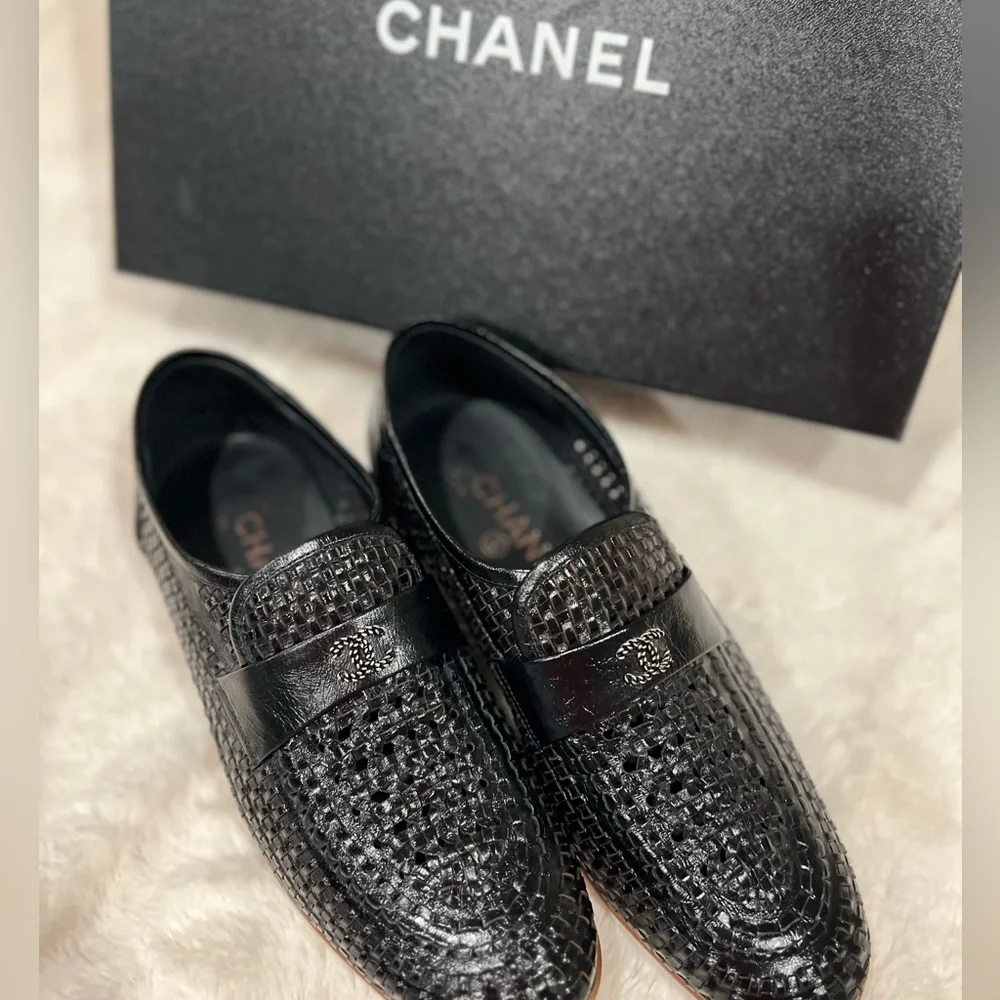 CHANEL ⭐️Woven leather black loafers 🔥